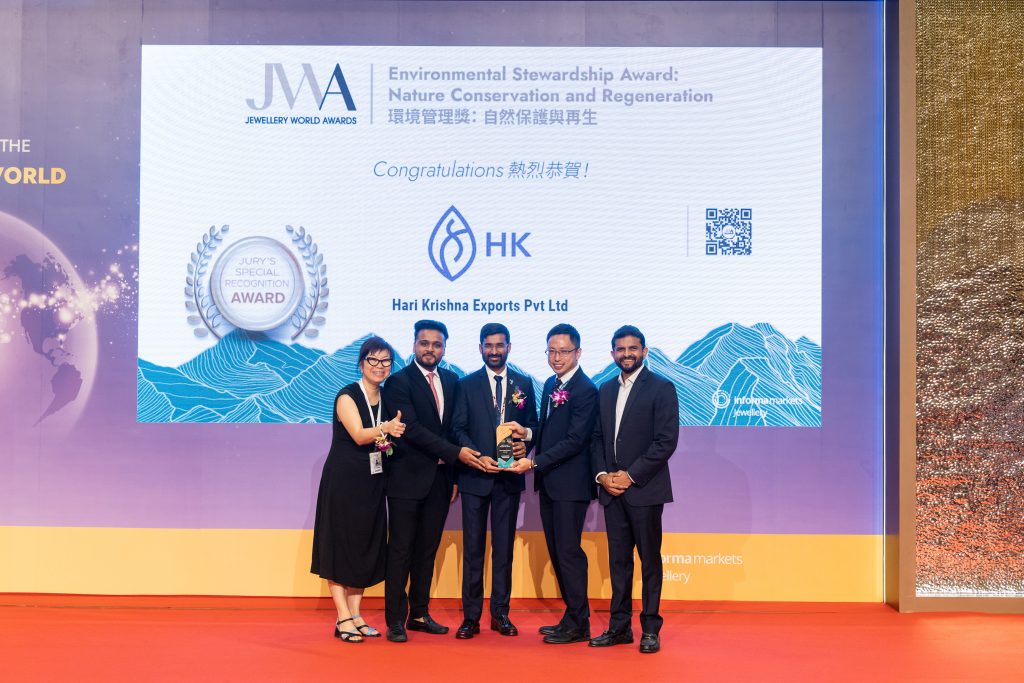 Rajeshbhai, Brijeshbhai, and Hitarthbhai Dholakia receiving the jury’s Special Recognition for HK, together with Celine Lau, Director of Jewellery Fairs at Informa Markets, and Jan Porter, Head of Sustainability at Meiyume.