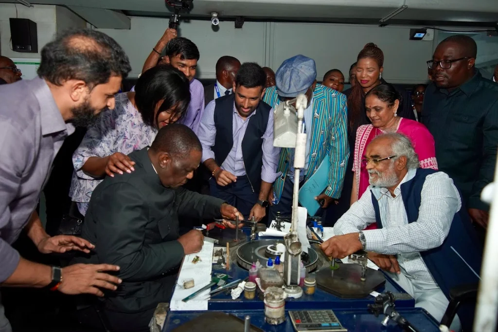 Vice President of Zimbabwe diamond cutting