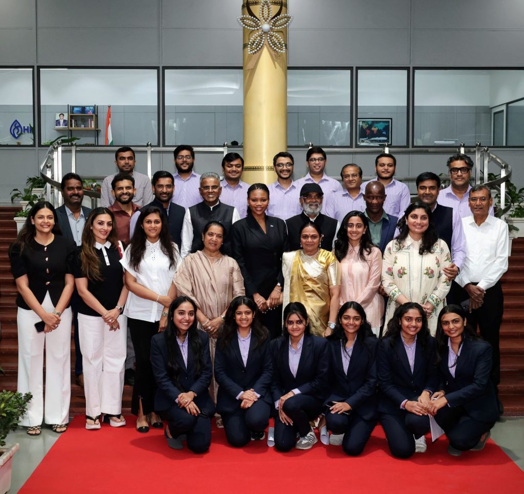 Bogolo Kenewendo Visit HK delegation group photo